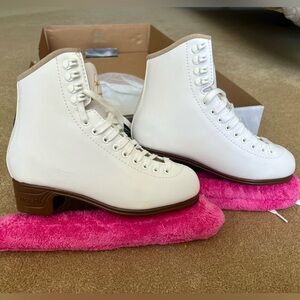 Girls Jackson Figure Skates Size 4
